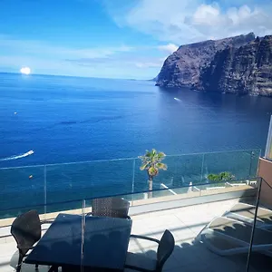  Apartment Magnificent Apt. With Sea View, Cliff & Marina Spain